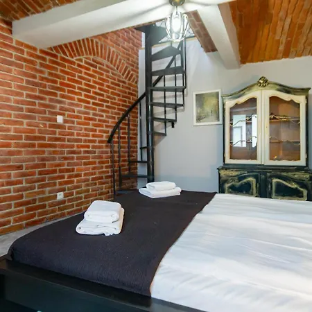 Golden House - Cosy 2 *