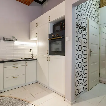 Golden House - Cosy 2